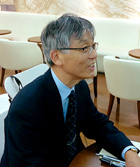 講演後サインに応じる眞峰氏