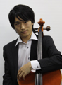 チェロ：吉岡知広 Tomohiro Yoshioka